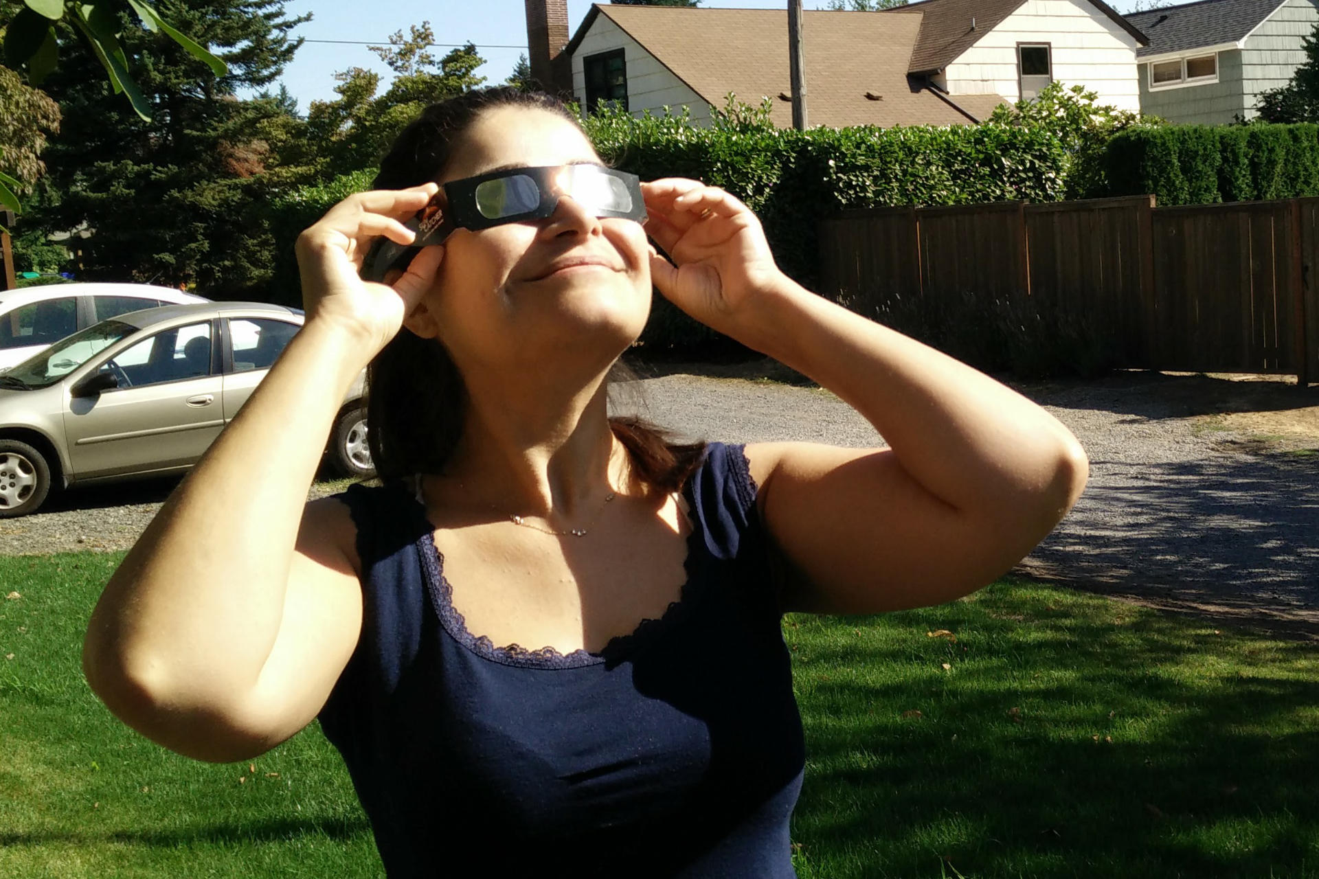 Vuslat D. Katsanis watching the solar eclipse of 2017 in Portland, OR.